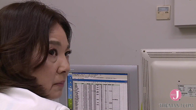 Celebrity Japan: 50 yo stepmom getting fucked by the unreasonable president's dick