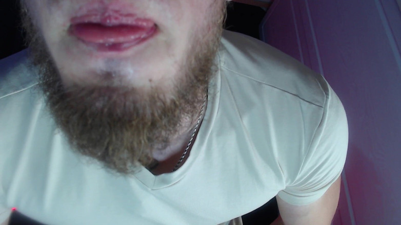 Hunky time: Alpha te-a hrănit cu pula, scuipatul și sperma.