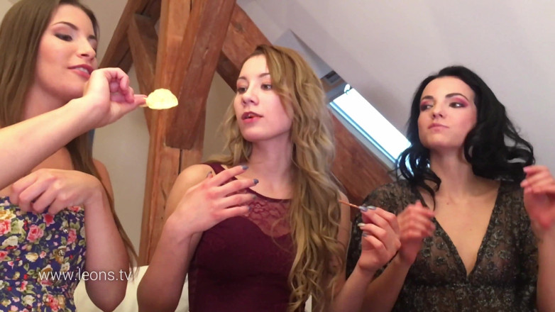 Leon Lambert Girls Twerk Parties CFNM: Version of sexy panties, round asses, no bra transparent show...