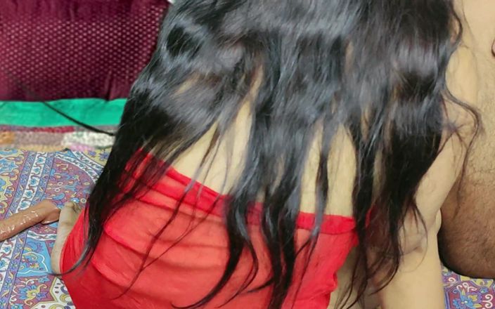 desi bhabhi videos: Une bhabhi desi indienne sexy en lingerie rouge se fait...