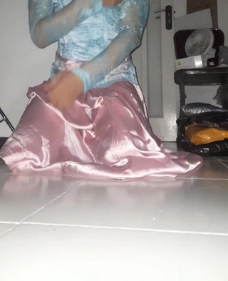 Naomisinka: Asian Crossdresser satynowa suknia narodowa spust przyjemność