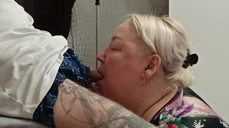 Zona901: Bir komşu yeterince boşalmak için ziyarete geldi