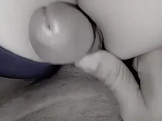 Pacarku keluar dari kamar mandi dan tubuhnya aduhai banget. Cewek sange ini ngentot memeknya habis-habisan sampai mupeng!