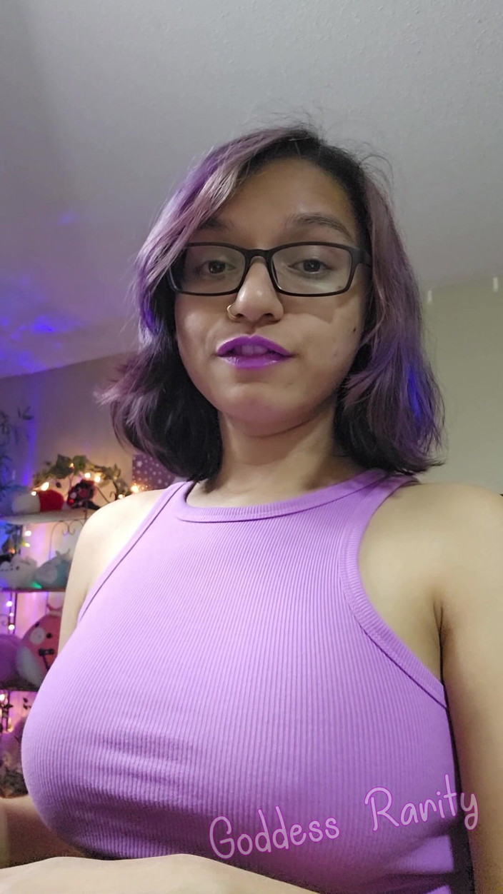 Goddess Rarity: Tanrıça Rarity yayında dikkati dağılıyor