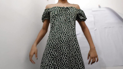 desigirl93: Ona si stáhne spodní kalhotky a já ji ošukal, totální...