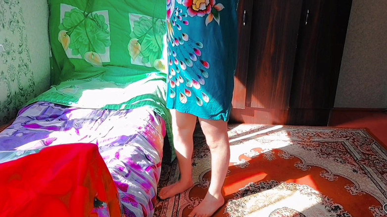 Kitty_Cross: 热辣的变装者今晚用华丽的曲线缓慢挑逗