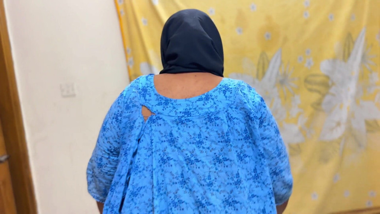 Aria Mia: Obrovská visící mléčná prsa a zadek hot Indonésie Muslimská tetička...
