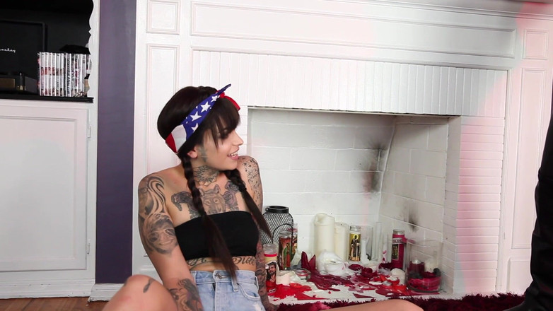 SweetFemdom: Leigh raven prende una prostituta cowboy