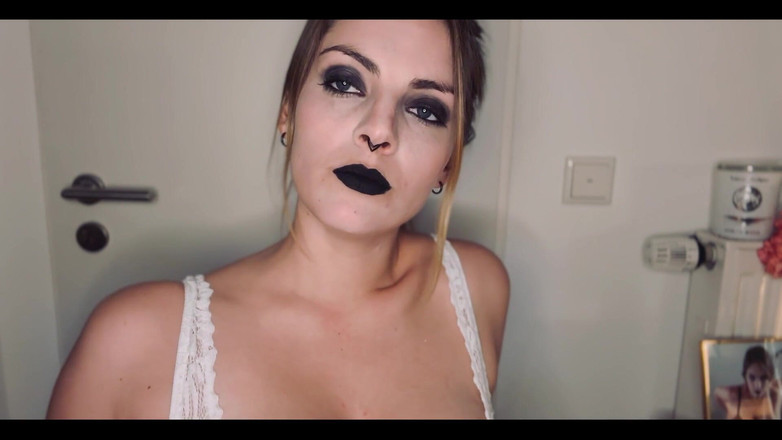 Naughty Natascha: Fumează noaptea all in White