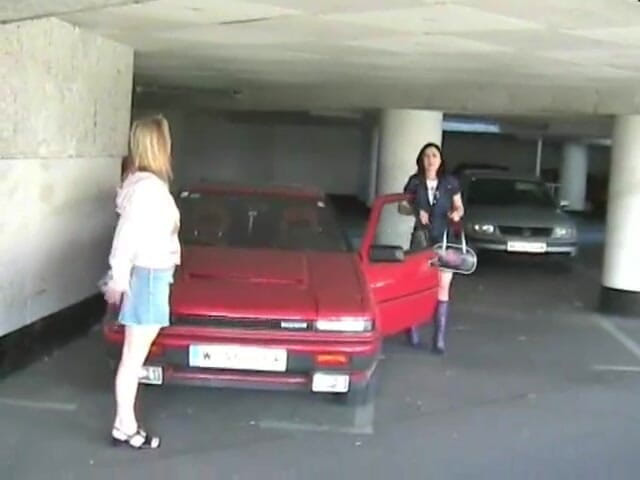 Femdom Austria: Park yerinde işiyor