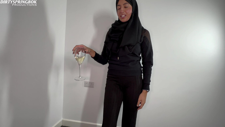 DirtySpringbok: Curva hijabi bea și suge pula albă în timpul Ramadanului