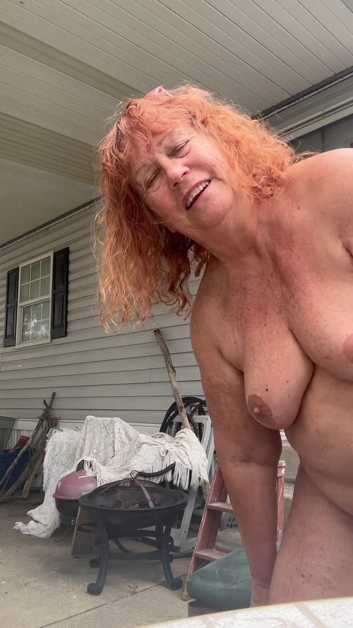 Big Ass 4 U: Outside Tease