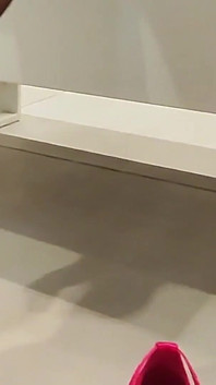 Meine exhibitionistische stieftochter ohne höschen und mit strümpfen im Schuhgeschäft