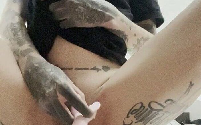 Latinxbabe: Jävla min dildo i glaset