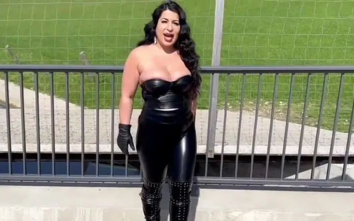 LadyAyse5: Outdoor Session with Goddess Ayse!