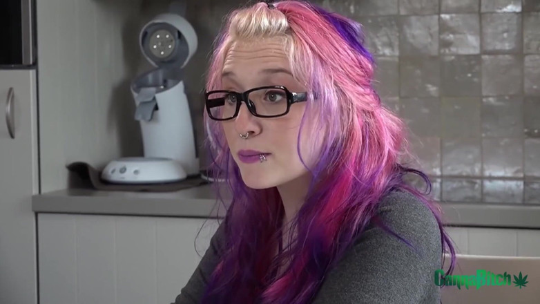 Cumbizz: Un officier de libération conditionnelle se fait baiser par Paige,...