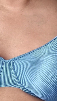 Acariciando Mis Tetas Duras Y Firmes Bajo Mi Bra De Nylon Azul Brillante Y Sedoso, Bra Vintage 90s Lenceria