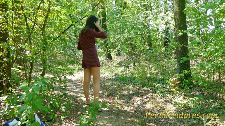 Pee Adventures: Cambiando la ropa mojada al aire libre y desesperado por...