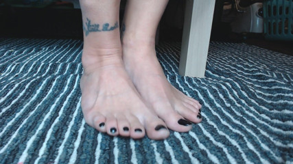 Abby Anna: Zwarte teennagels close-up teenspel