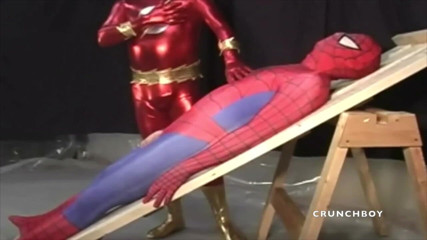 Crunch Boy: Sesso fetish con vestiti da super eroe