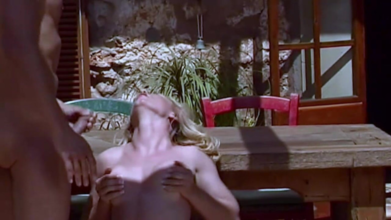 4H XTapes: Matură sexy blondă are parte de o pulă groasă adânc