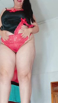 내 BBW 계모는 큰 엉덩이를 가진 발정난 여자