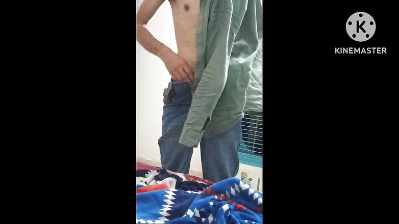 Desi__Panda: Min styvbror knullar mig efter att han vet att jag är...