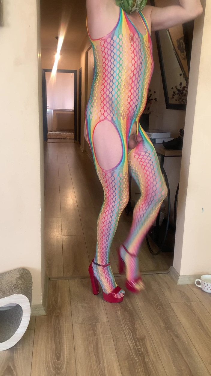 cd_aysemmm: 人妖与世界上最小的鸡巴，你会很惊讶