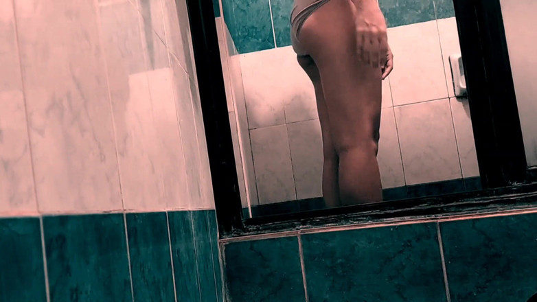 Grentie: Feeling horny in the shower