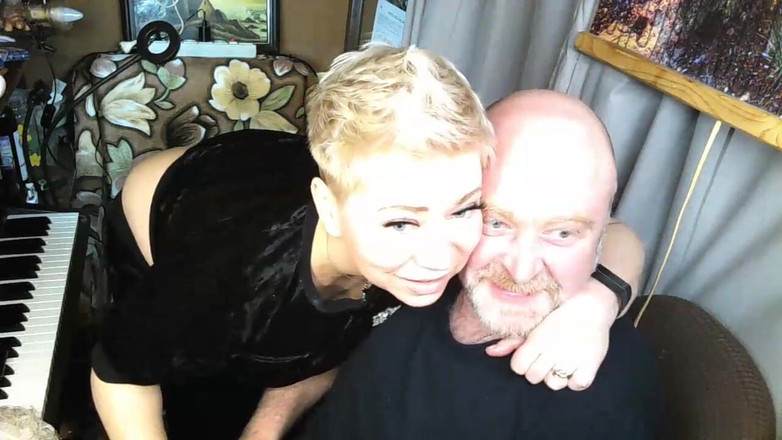 AimeeParadise: Onze zachte privévideo met zacht zoenen, tepelzuigen en meer