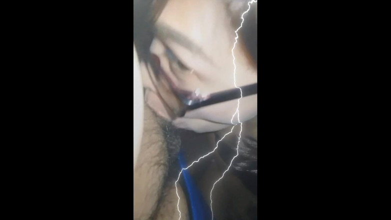 Moto jacque: Pinay Kouření Tama Chupa Si Habang Wala Si Misis Na...