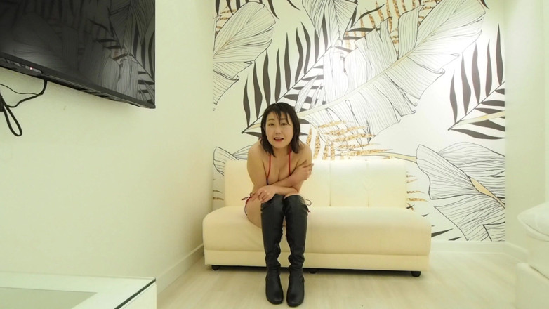 Mayumi Kanzaki: Nhìn Vào Bộ Bikini Và Giày Của Tôi