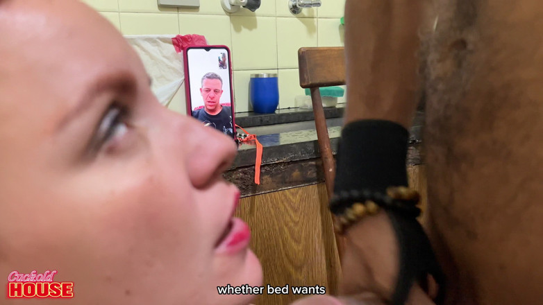 CuckoldHouse: Corno Voyeur Assiste a Esposa Foder Com Entregador Do Supermercado...