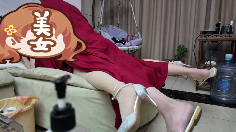 yueyue: Sletterige Aziatische Femboy in Qipao Krijgt Billenkoek in Rode Kont,...
