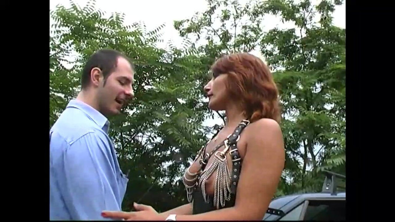 NASTY AMATEUR - Pornstar for a day: Printre tufișuri