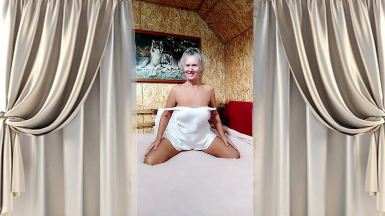 Lukerya: Eine Neue Tageshausfrau Und Heiße Masturbation in Der Küche.