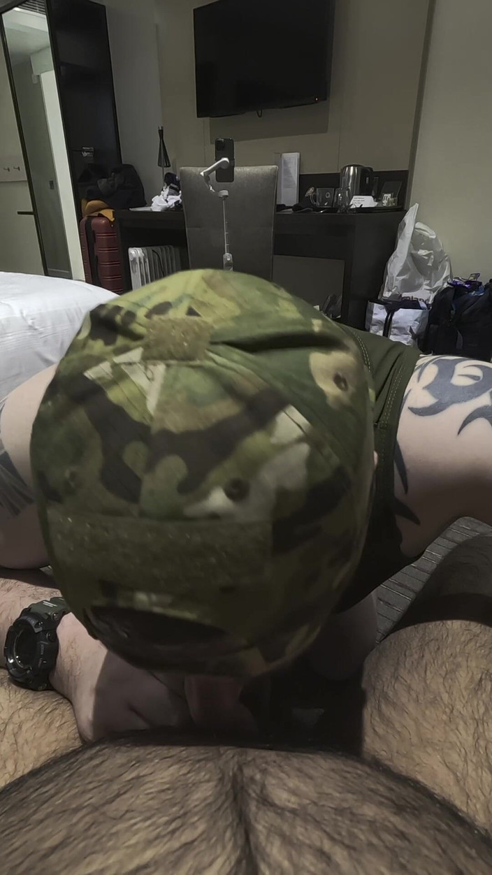 uktattooedchub74: Armérekryt suga och knulla del ett