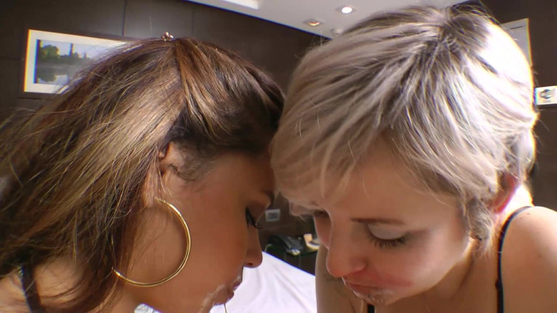 FetishKing: Lesbianas dulces besos calientes