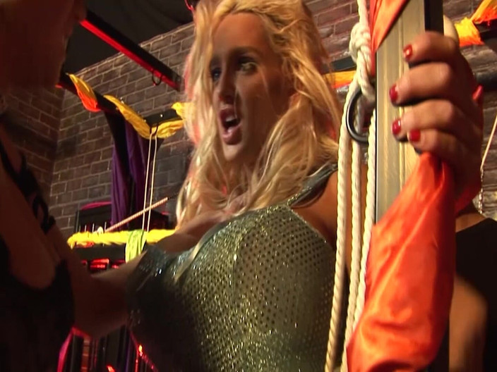 DARVASEX: Peri terpanas - cewek rambut pirang dengan toket 4_big lagi asik nikmatin...