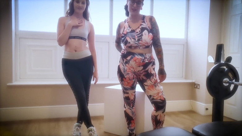 Elizabeth Hunny: Elizabeth Hunny &amp; Brooke Logan Work Out Together