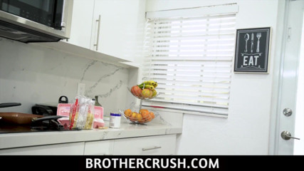 Brother Crush: Il militare ryan pitt fa un pompino salivoso al fratellastro