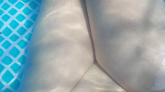 Kitty_Cross: Winziger pool, großer spritzen: sexy schwimmen und dampfendes finale
