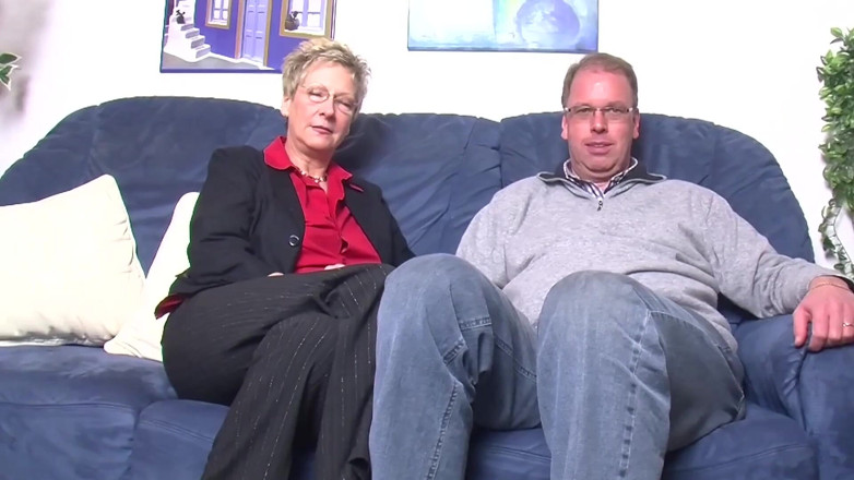 Deutsche Amateur Pornos: Hot Threesome for Two Cock-hungry, Wet Matured Grannies