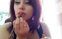 Goddess Misha Goldy: Aku memasang banyak lipstik yang berbeda, glosses dan pensil untuk...