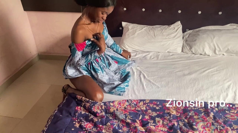 Zion: Стриптиз чорношкірої дівчини