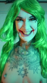 Joker Sucks Cock a Cosplay Makeup Facial