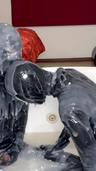 Jugando en semen con nena sombría, parte 2 - Alex Latex