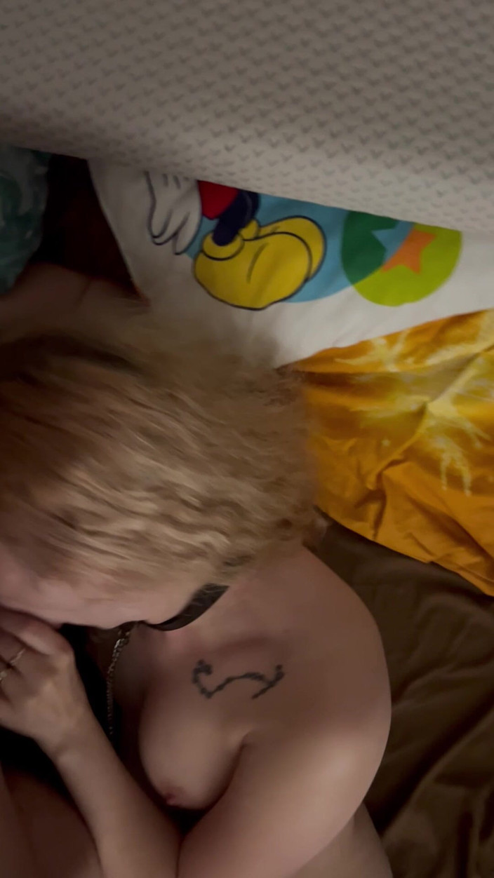 BlondieCat: Saya akan membuat Anda lebih menyenangkan dengan menggoda Anda dengan...