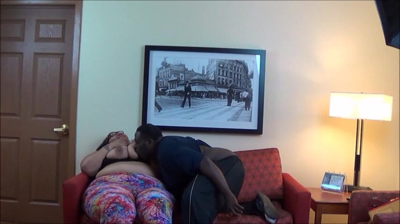 D starr entertainment: स्ट्रॉबेरी रेड पहला दृश्य