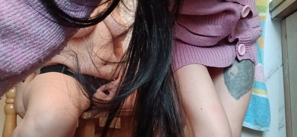 Lesbian-illusion: Быстрый лесбийский секс на кухне со страпоном